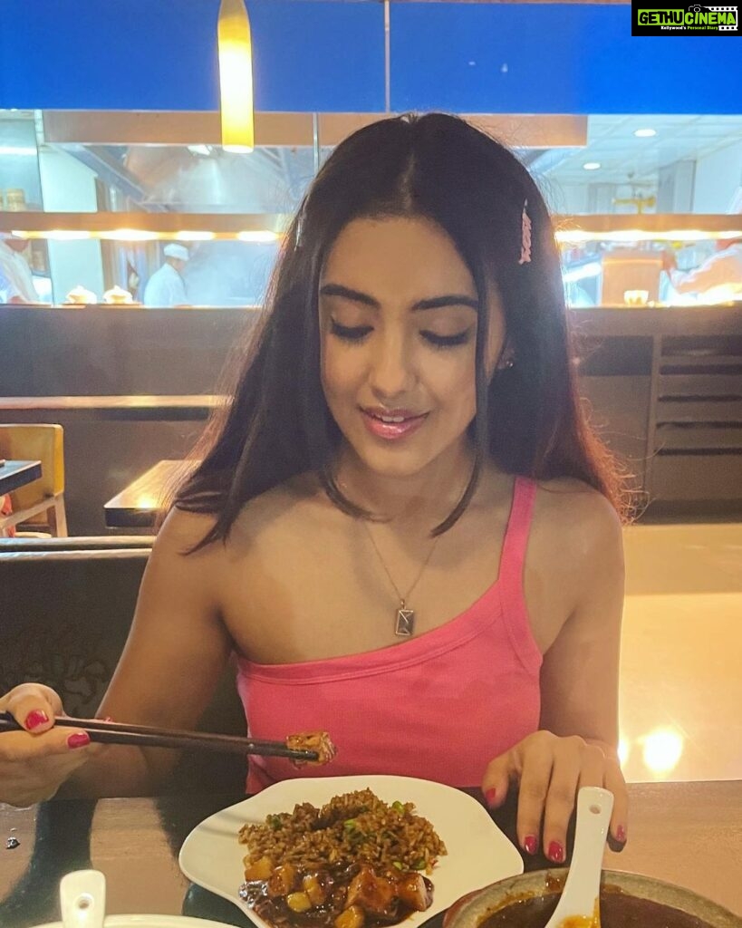Malvika Sharma Instagram - Good food, good mood 😛 Yautcha