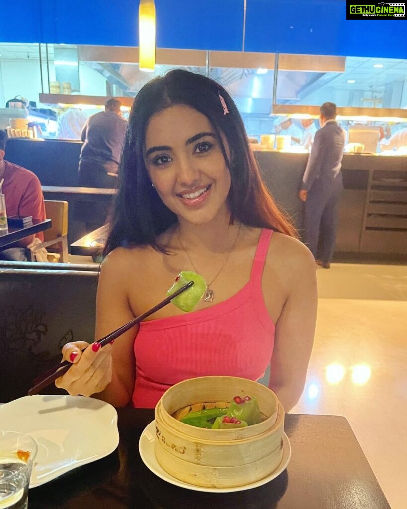 Malvika Sharma Instagram - Good food, good mood 😛 Yautcha