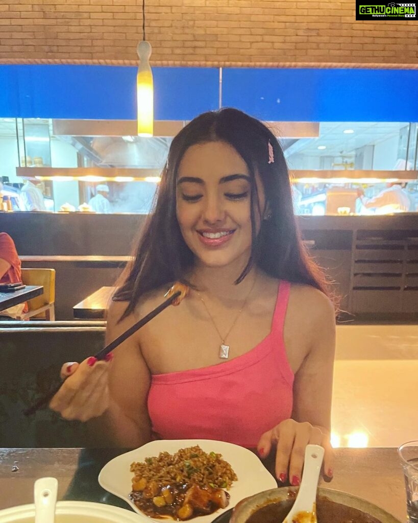 Malvika Sharma Instagram - Good food, good mood 😛 Yautcha