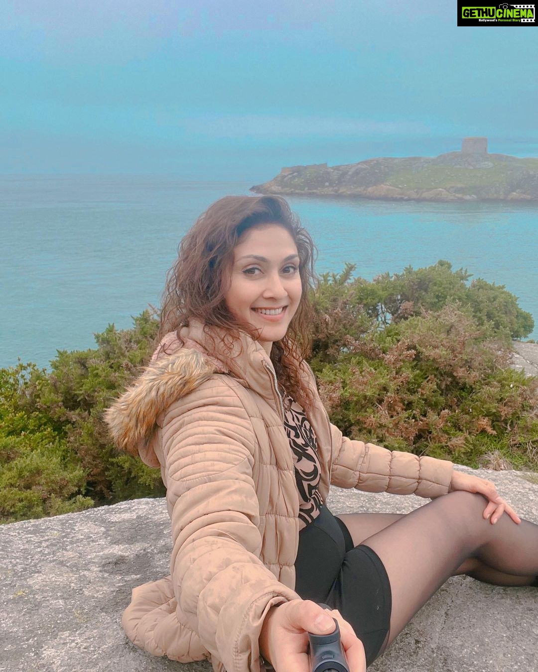 Manjari Fadnnis Instagram - Dalkey Island❤️ saw this wild seal 🦭 while sitting here, swimming wildly from far.… was not sure if it was a rock or a seal but noticed he Just kept blobbing his head up the water & floating around chilling. Couldn’t capture it in a pic… but surely in my mind clicked it & stored it forever 😍