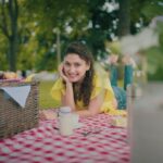 Manjari Fadnnis Instagram - I brought my own weather to the picnic @shakespeares_england #unboxgreatbritain #myshakespearesengland #travel #picnic #unitedkingdom #stratforduponavon Stratford upon Avon