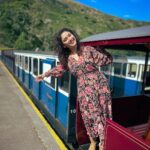 Manjari Fadnnis Instagram - @rersteam has got me smiling like... #unboxgreatbritain #travel #travelphotography #wanderlust #travelblogger #vacaymode #vacay #journey #steamtrain #train