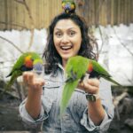 Manjari Fadnnis Instagram - Meet my new friends at the @westmidsafari in Birmingham! #unboxgreatbritain #travel #purejoy #lorikeet #safari #bird