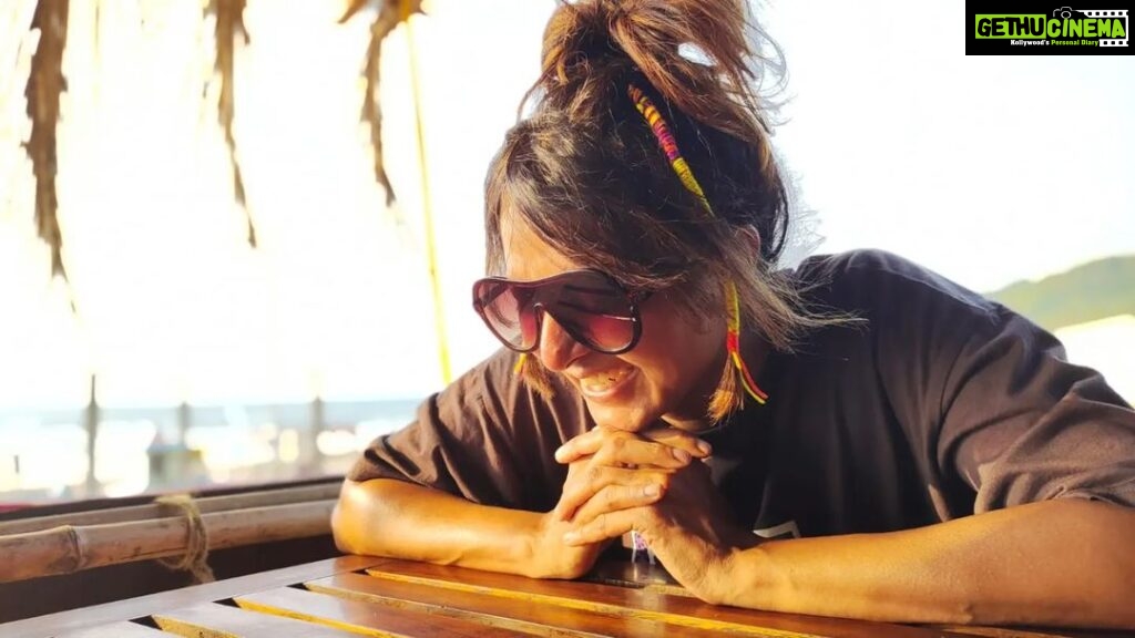 Manju Warrier Instagram - Resting 'beach' face 🙂 📸 @gautham___sankar #sun #sea #sand #vitaminsea