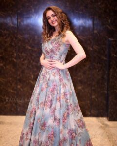 Maria Ryaboshapka Instagram - Thanks to everyone who worked on my look. I felt great at the pre release event of Prince movie in Hyderabad ✨

Outfit : @archana.karthick 

Styling : @kirthikhasekar 

Makeup : @kalwon_beauty 

Hair : @ganesh_hair_architect 

Photography : @ragalahariphotos
