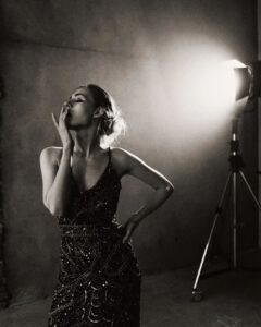 Maria Ryaboshapka Instagram - Colour or bw?

Ph: @katerinakozinskaya 

#mariaryaboshapka #photoshoot
#actress #model #kyiv #vintage #movie #sparrow