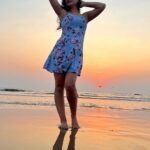 Maryam Zakaria Instagram - I am into sunset nowadays 😍🌞🏖 📍Morjim . . #beachphotography #travel #traveldiaries #travelphotography #goa #beach #vaction #maryamzakaria #summerdress #beachwear