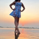 Maryam Zakaria Instagram - I am into sunset nowadays 😍🌞🏖 📍Morjim . . #beachphotography #travel #traveldiaries #travelphotography #goa #beach #vaction #maryamzakaria #summerdress #beachwear