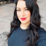Maryam Zakaria Instagram - Friday selfie 🥰 . . #selfie #redlips #fridayvibes Mumbai, Maharashtra