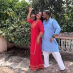 Maryam Zakaria Instagram - Nawa Nawa Pyaar ❤️ @arvindchoreographer Best wishes for your movie release tomorrow @gippygrewal 😘✨ . . . . #nawanawapyaarhoyaae #yaarmeratitliaanwarga #gippygrewal #punjabisong #trendingreels #couplegoals #reelswithmz #maryamzakaria #indianoutfit