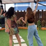 Maryam Zakaria Instagram - Dancing on our way shoot some reels 😆🤪💃 @jennychopra94 Studio @krazyfox_ . . #trending #latino #dancereels #friendshipgoals #reelsvideo #reelswithmz #maryamzakaria