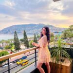 Maryam Zakaria Instagram - "Felt cute, might stay on this balcony forever” 😍 📍Alanya . . #photoshoot #balcony #traveldiaries #holiday #beautifulview #alanya #turkey #dress #style #summervibes #maryamzakaria Alanya Аланья