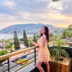 Maryam Zakaria Instagram – “Felt cute, might stay on this balcony forever” 😍
📍Alanya
.
.
#photoshoot #balcony #traveldiaries #holiday #beautifulview #alanya #turkey #dress #style #summervibes #maryamzakaria Alanya Аланья