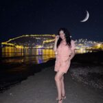 Maryam Zakaria Instagram - Beautiful night ✨🤩 . . #traveldiaries #beautifuldestinations #nightphotography #picofthenight #turkey #alanya #maryamzakaria Alanya Аланья