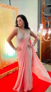 Maryam Zakaria Instagram - Pink Saree baby💕✨💥 . . #pink #saree #beautiful #ethnicwear #reelswithmz #maryamzakaria #festivewear