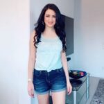 Maryam Zakaria Instagram - Posting this again as it’s trending again 😉🔥✨ . . #throwbackreels #reels #trend #reelwwithMZ #maryamzakaria