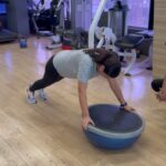 Maryam Zakaria Instagram - This exercise was not easy at all but very effective for the core. Just wanted to show you guys even if it’s tough, it can be possible to do it. Just push yourself and don’t give up it’s all worth it💪😅 . . #workout #workoutmotivation #weightlossjourney #gymgirl #core Mumbai, Maharashtra