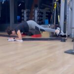 Maryam Zakaria Instagram - TRX suspension training 💪😅 . . #trx #workoutoftheday #trxtraining #coreworkout #weightlossjourney #weightloss #gym #gymgirl #workoutmotivation #fitnessmotivation #fitness #workoutreels #reels