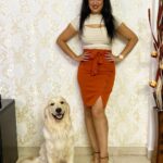 Maryam Zakaria Instagram - Ready for Friday night out but first Photoshoot with @rockycutiegolden 😍 . . #photoshoot #pose #pet #goldenretriever #doglover #style #fridayoutfit #outfitoftheday #fashion #maryamzakaria #glam