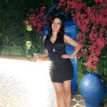 Maryam Zakaria Instagram - 😀💃 #aboutlastnight . . #pose #party #style #blackoutfit #heels #funtime #fashion #actress #glam #influencer Mumbai, Maharashtra