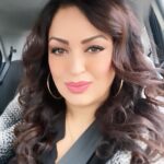 Maryam Zakaria Instagram - Happy Sunday 😘 . . #happysunday #selfie #inthecar #hairstyle