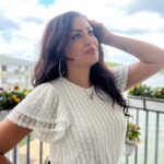 Maryam Zakaria Instagram - I am my own photographer 📸✨☺️ . . #pose #photoshoot #inthebalcony #stockholm #photography #travelphotography #holiday #vibe #beautifuldestinations #beautifulview #sweden #actress #influencer #outfitoftheday #fashion #style #maryamzakaria #glam Stockholm, Sweden