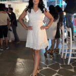 Maryam Zakaria Instagram - If I can make it around a party without spilling any red wine on my white dress, I can do anything I set my mind to 🤍 . . #wonoor #trendingreels #whitedress #maryamzakaria #glam Goa