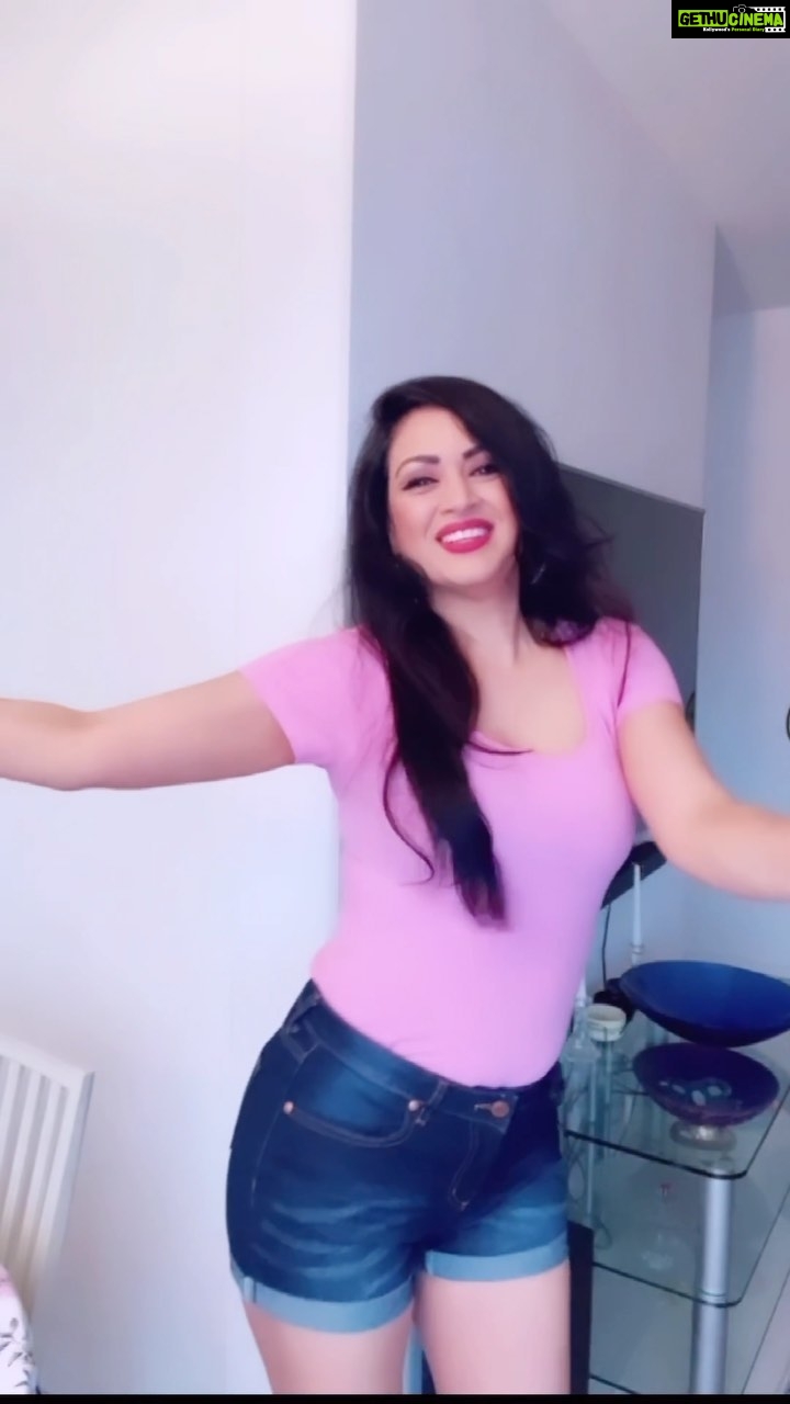 Maryam Zakaria Instagram - Happy Belly dance day 💃🏻😀 . . #bellydanceday #worldbellydanceday #arabicsong #reels #reelsinstagram #reelkarofeelkaro #trending