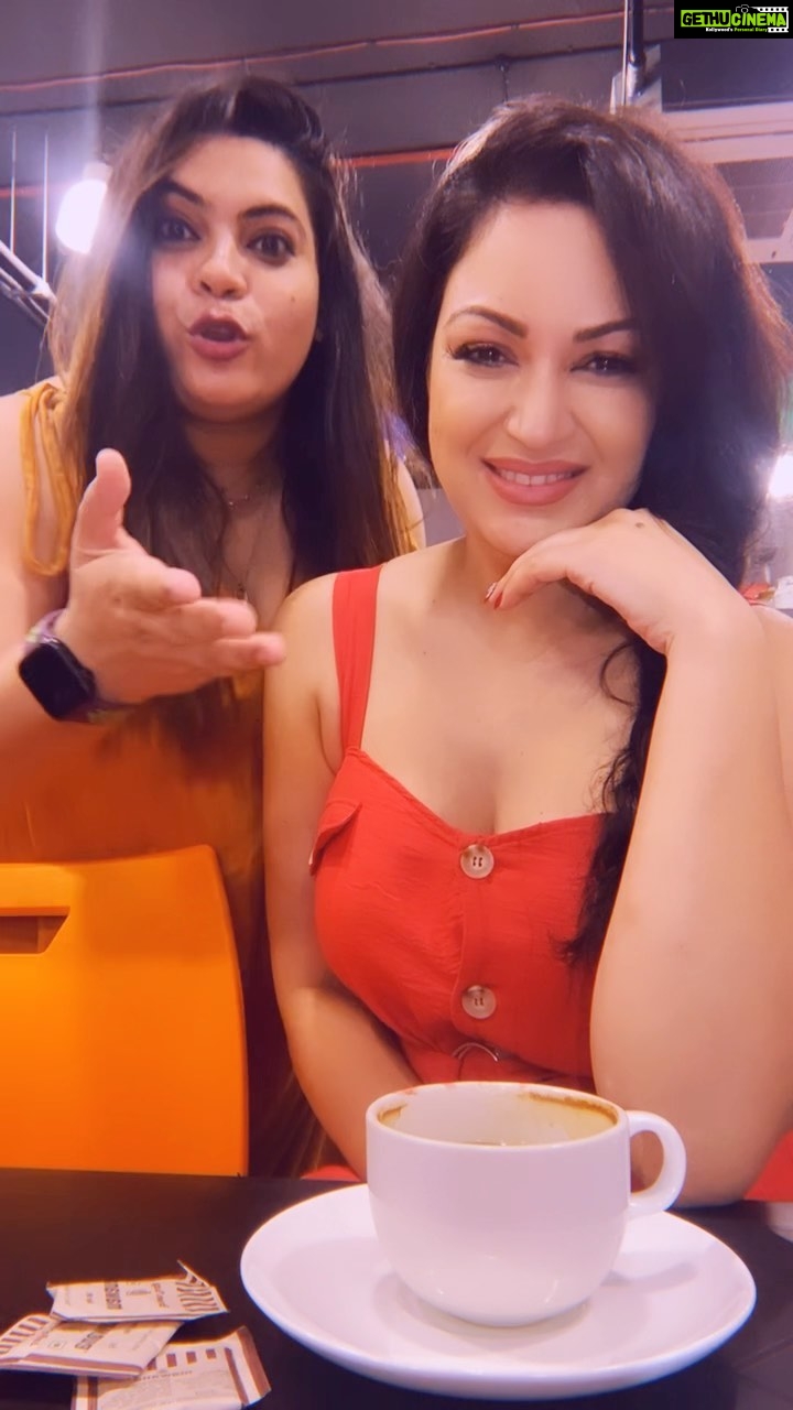 Maryam Zakaria Instagram - Bolo πππ @curvy_jaanvi_official . . #trending #reels #trendingreels #comedy #reelsinstagram #reelitfeelit #reelkarofeelkaro #comedyreels #reelsindia #explorepage #bollywoodactress #influencer