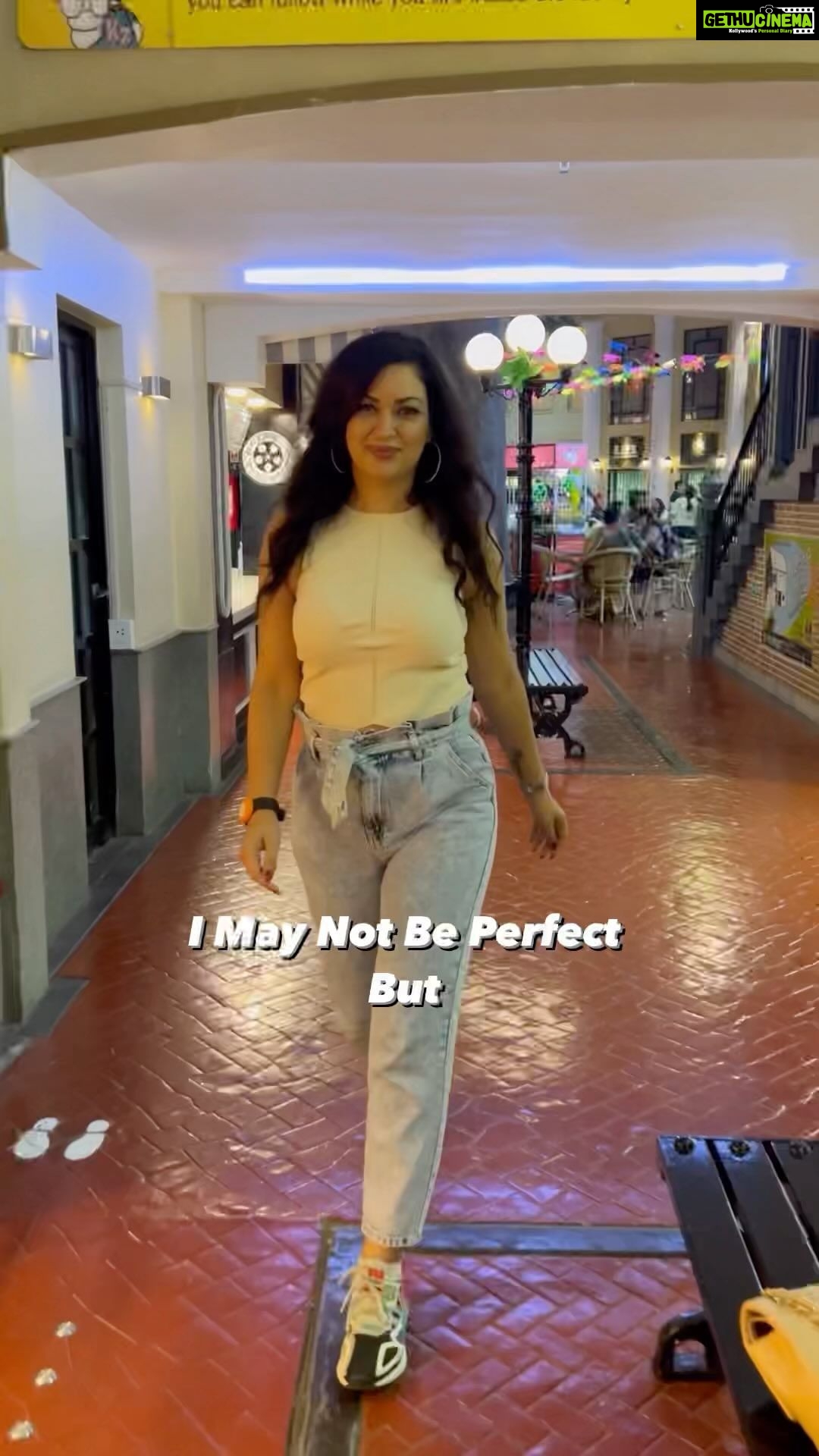 Maryam Zakaria Instagram - I’m Always me ✨❤️ . . #motivationalquotes #selflove #selfcare #reels #trending #reelsinstagram #reelsindia #reelkarofeelkaro #reelitfeelit #viralquotes #bollywoodactress #influencer #maryamzakaria #trendingindia #mumbaiinfluencer #explorepage Mumbai, Maharashtra