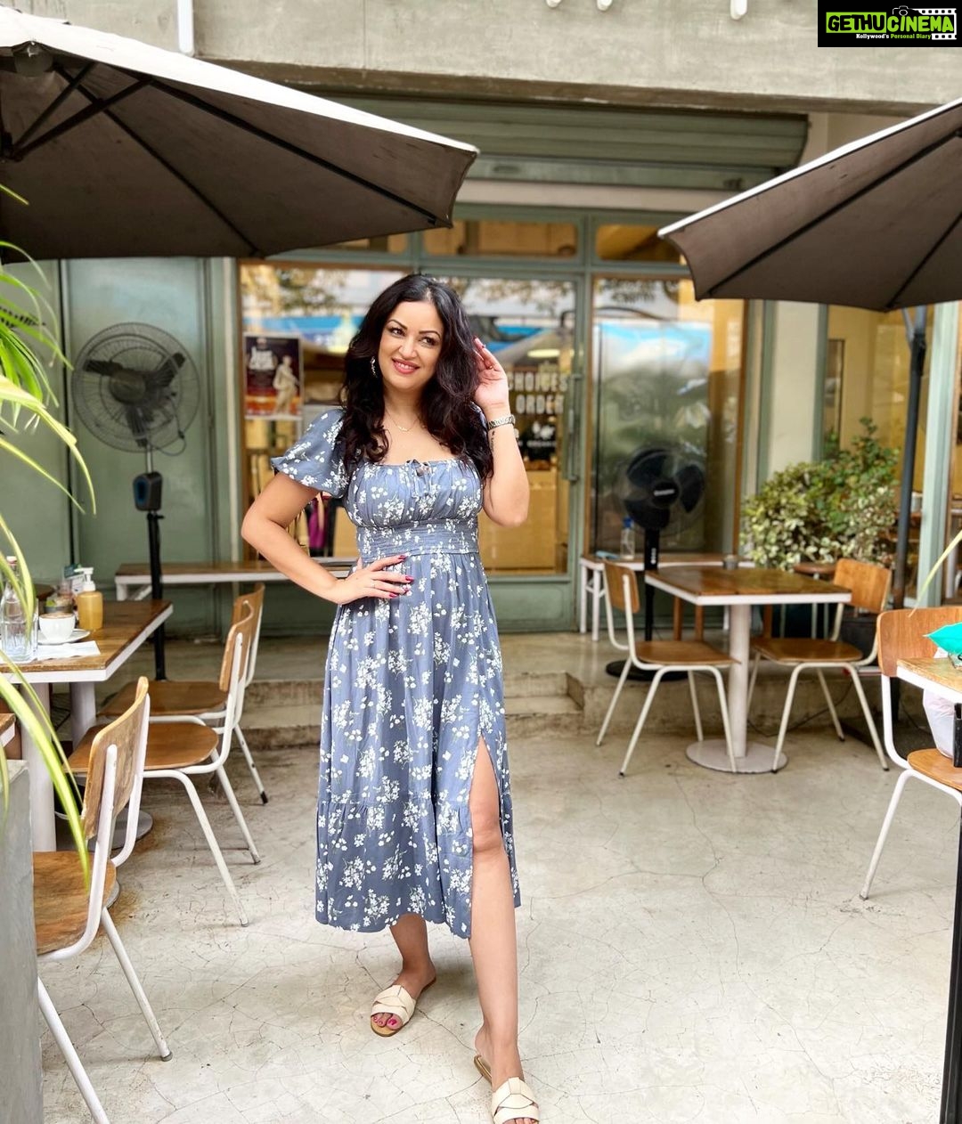 Maryam Zakaria Instagram - You can’t dull my sparkle ✨💖 . . #picoftheday #outfitoftheday #style #summerlook #fashionista #bollywoodactress #influencer #mumbaidiaries #glam #flowerdress #maryamzakaria Mumbai, Maharashtra