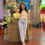 Maryam Zakaria Instagram - Be your own reason to smile 😃 . . #photography #photoshoot #kidzania #pose #outfitoftheday #style #fashion #instafashion #actress #bollywoodactress #influencer #maryamzakaria #galm #glamour #addidas #qoutesoftheday KidZania India