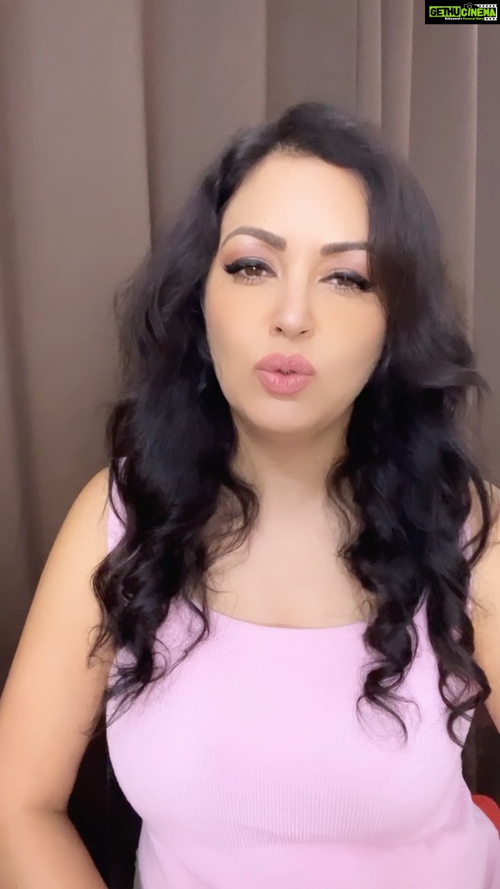 Maryam Zakaria Instagram - I reeeally donβt want to do that πππ . . #comedy #trendingreels #reels #funnyreels #reelsinstagram #reelitfeelit #bollywoodactress #creator #influencer #instamood #maryamzakaria