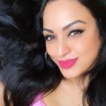 Maryam Zakaria Instagram – 💕 smile

#selfie #pinklover #pinklips #hairstyle #makeup #smile #actress #influencer
