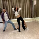 Maryam Zakaria Instagram – “Dance makes me happy, dance makes me feel good. Dance is fun and dance is love❤️I just wanna say keep on dancing whenever and wherever” -MZ 

Happy international Dance Day to all the dance lover 😘😘😘 

Throwback performance with @prince.of.bollywood 
.
.

#happyinternationaldanceday 
#worlddanceday #happydanceday #throwback #dance #performance #bollywoodactress #show #maryamzakaria #actress #influencer #maryamzakaria #bollywoodsong #akshaykumar