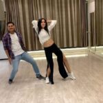 Maryam Zakaria Instagram - “Dance makes me happy, dance makes me feel good. Dance is fun and dance is love❤️I just wanna say keep on dancing whenever and wherever” -MZ Happy international Dance Day to all the dance lover 😘😘😘 Throwback performance with @prince.of.bollywood . . #happyinternationaldanceday #worlddanceday #happydanceday #throwback #dance #performance #bollywoodactress #show #maryamzakaria #actress #influencer #maryamzakaria #bollywoodsong #akshaykumar
