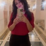 Maryam Zakaria Instagram - Hey 👋❤️ . . #trending #trendingreels #hey #reels #reelsinstagram #reelitfeelit #fashion #style #glamour #actress