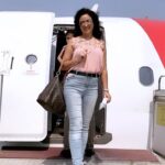 Maryam Zakaria Instagram - Everytime I do this…..!!! @silverbell.networks . . #trending #reels #traveldiaries #flight #traveltrends #trendingreels #airport #mumbai #reelsinstagram #reelsindia #reelitfeelit