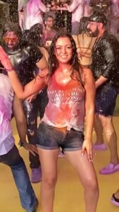 Maryam Zakaria Instagram - So finally did this trending song #arabickuthu in Holi party. It was so much fun 😀💃🏻🌈 . . #tamilsong #thalapathy #reels #dance #reelsinstagram #reelitfeelit #happyholi #holi #trending Mumbai, Maharashtra