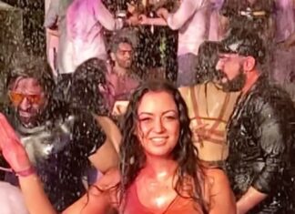 Maryam Zakaria Instagram - So finally did this trending song #arabickuthu in Holi party. It was so much fun 😀💃🏻🌈 . . #tamilsong #thalapathy #reels #dance #reelsinstagram #reelitfeelit #happyholi #holi #trending Mumbai, Maharashtra