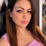 Maryam Zakaria Instagram - Good morning 💖 . . #selfie #pinklover #smile #pictureoftheday
