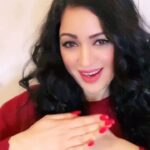 Maryam Zakaria Instagram - Good morning 😀❤️ . . #reels #reelsinstagram #reelitfeelit #expression #bollywoodsongs #oldisgold
