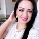 Maryam Zakaria Instagram - Be kind. Be love ❤️ Jewellery @rameshdesai27_27 . . #goodmorning #outfitoftheday #pose #beautifuldestinations #beautifulhotel #dress #fashion #photoshoot #jewellery #actress #influencer #glam #style #maryamzakaria #jaipur #travelphotography #traveldiary Shiv vilas resorts private limited