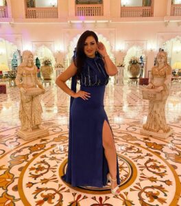Maryam Zakaria Instagram - “Elegance is the only beauty that never fades”
This dress 😍✨

Outfit @pamchhatwal 

Jewellery @rameshdesai27_27 

Managed by @silverbell.networks 

#weddingseason #gown #slits #event #heels #beautifulplaces #dress #fashion #style #glamour #actress #influencer #maryamzakaria #jaipur