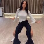 Maryam Zakaria Instagram – Friday mood 💃✨
.
.
#abusada #dancereels #reelswithmz #maryamzakaria