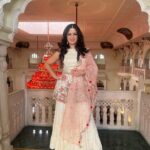 Maryam Zakaria Instagram - Can’t take my eyes of this beautiful place 😍 Styled & Managed by @silverbell.networks team Jewellery @shillpapuriidesignerjewellery #weddigseason #haldilook #event #jaipur #indianlook #bollywoodactress #influencer #travelphotography #traveldiaries #phtoshoot #glamourlook #beautifuldestinations #beautifulhotel Shiv vilas resorts private limited