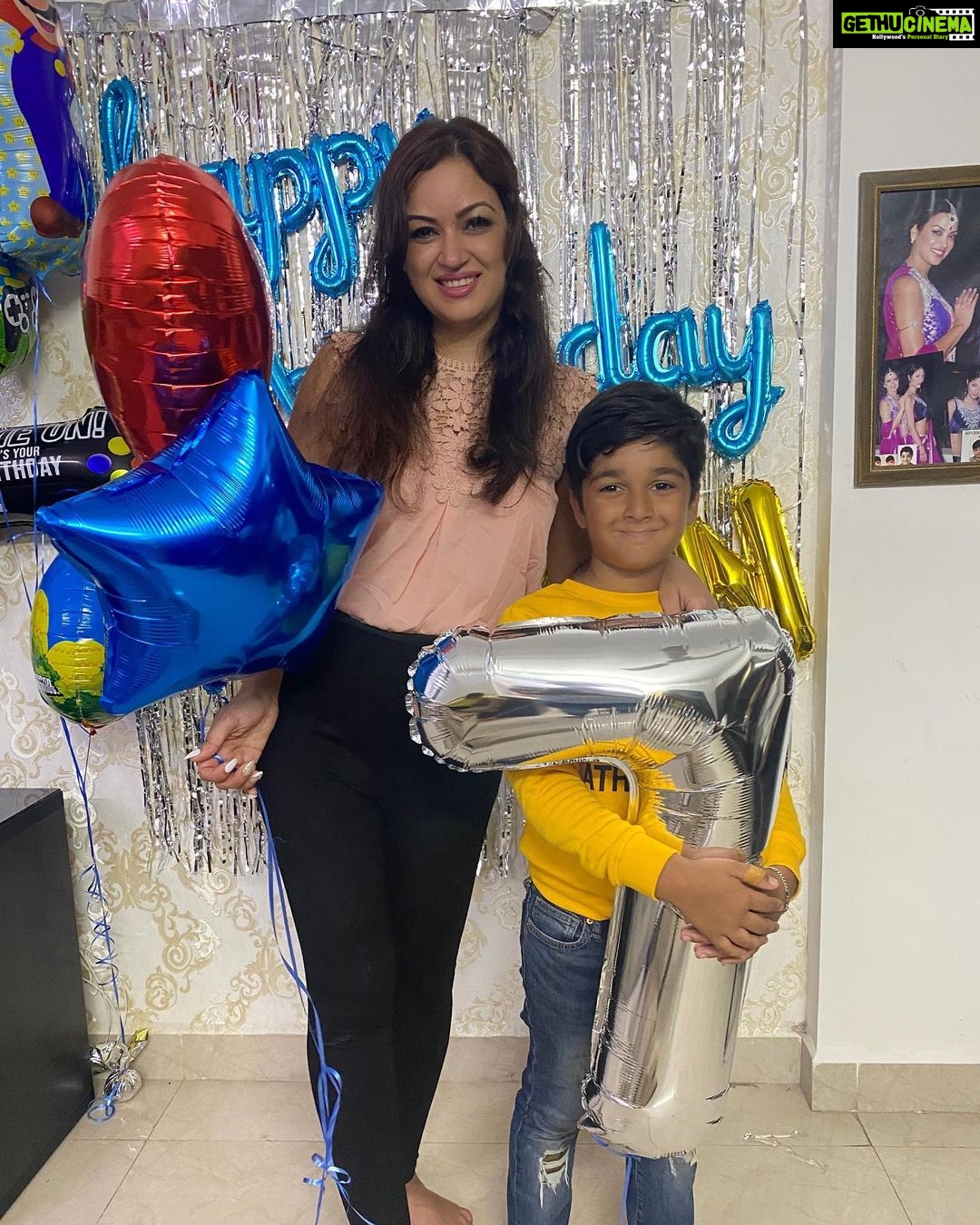 Maryam Zakaria Instagram - Happy birthday my handsome son, I wish you all the best things in this world. We are so blessed to have o have you in our life. Love you so much ❤️❤️❤️🥳 #aboutlastnight #bringinbirthday #happybirthday #myson #birthdayboy #family Mumbai, Maharashtra