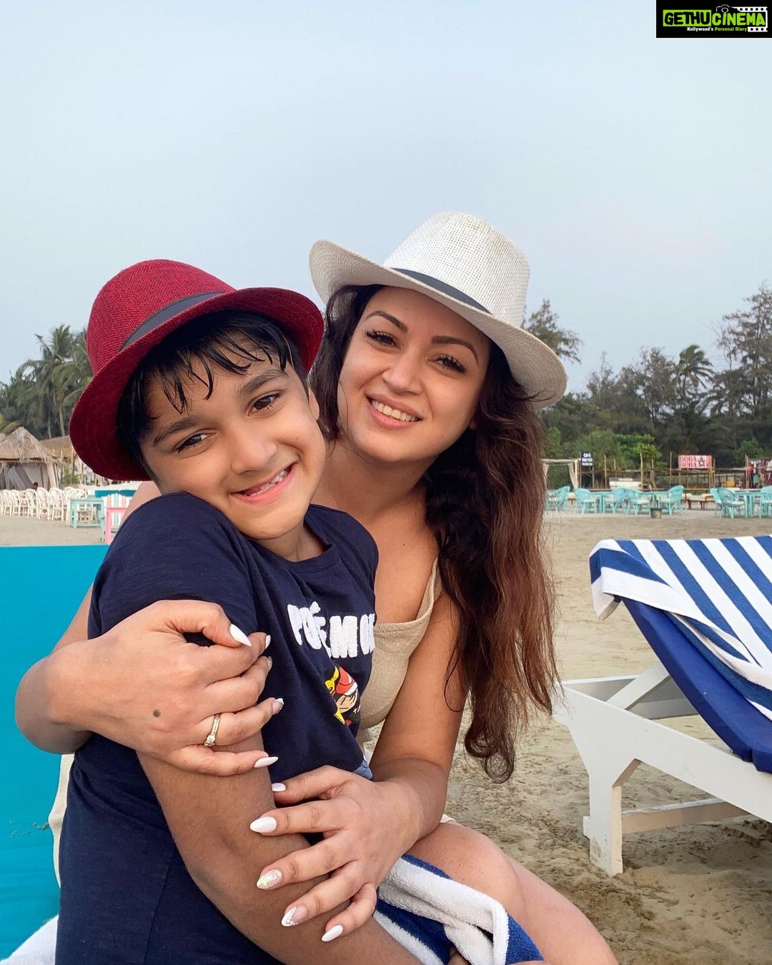 Maryam Zakaria Instagram - His smile 😍 . . #smile #motherandson #holiday #goa #funtime #cutnessoverload Morjim