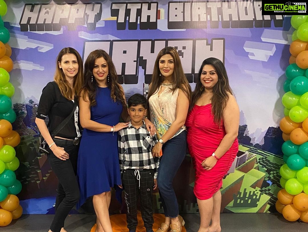 Maryam Zakaria Instagram - Thank you everyone for all your birthday wishes for @realaryanthakur ❤️ #aboutyeasterday #aryansbirthdayparty #minecraft #minecraftcake #birthdayparty #minecraftparty Mumbai, Maharashtra