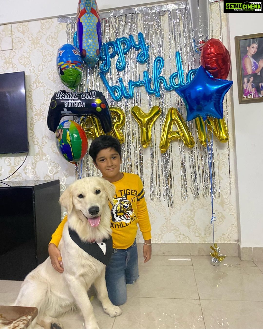 Maryam Zakaria Instagram - Happy birthday my handsome son, I wish you all the best things in this world. We are so blessed to have o have you in our life. Love you so much ❤️❤️❤️🥳 #aboutlastnight #bringinbirthday #happybirthday #myson #birthdayboy #family Mumbai, Maharashtra